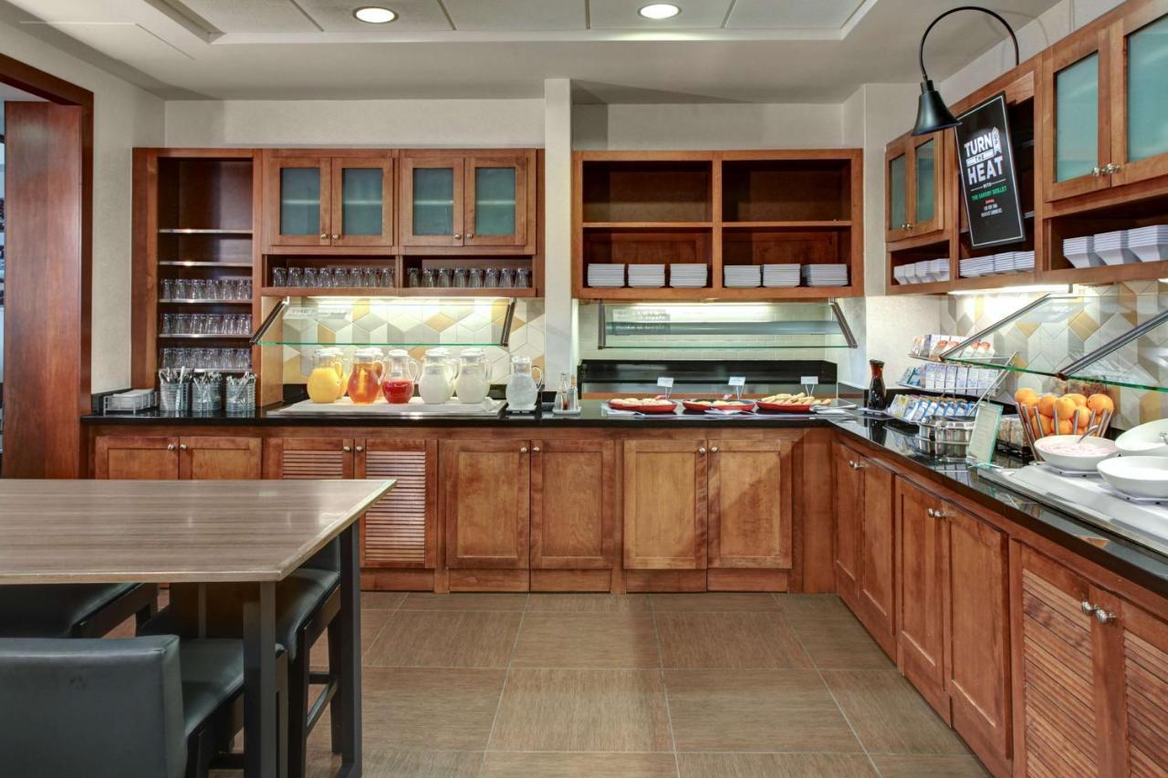 Hyatt Place Denver Airport Hotel 3*