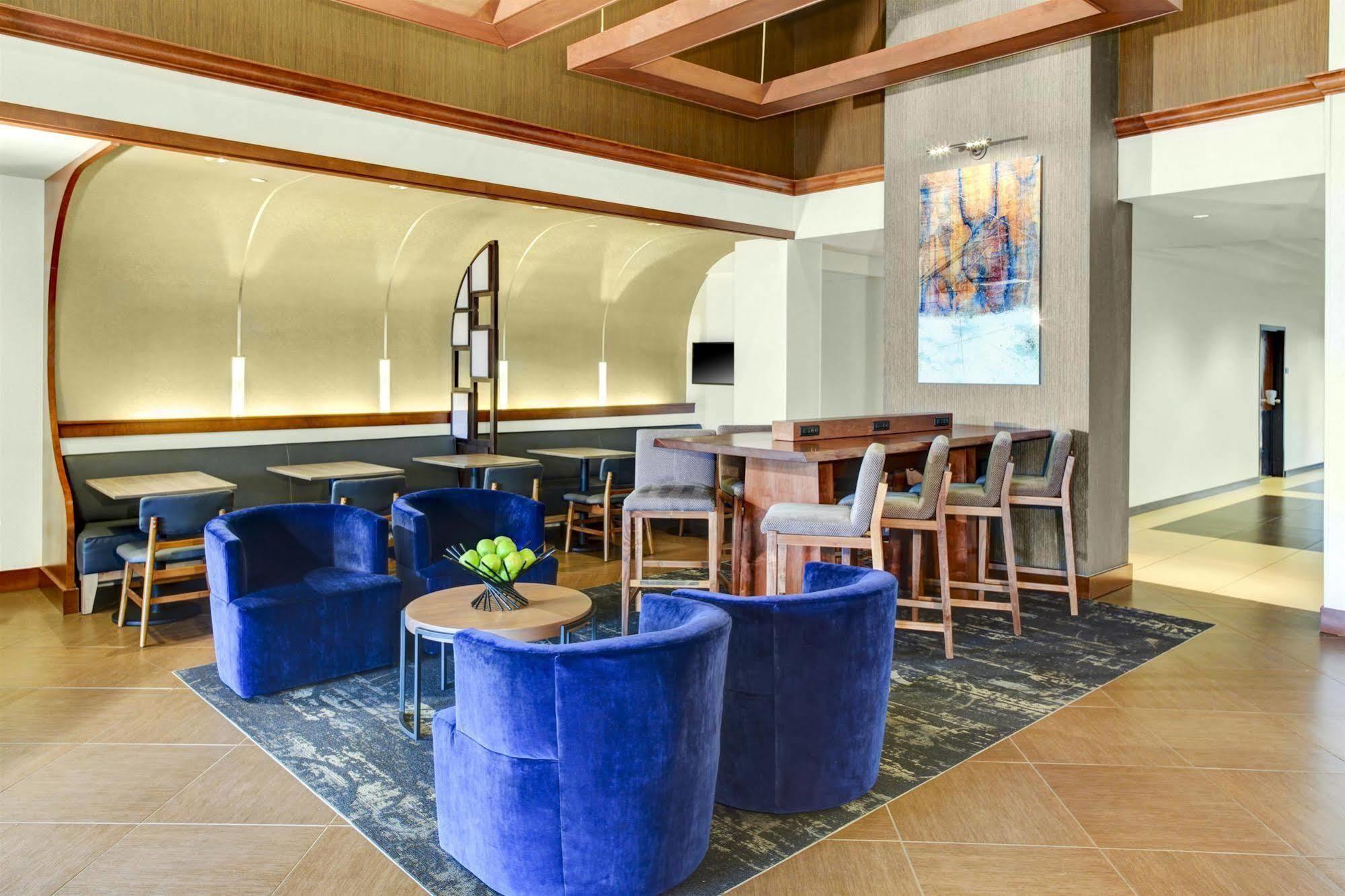 Hyatt Place Denver Airport 3*