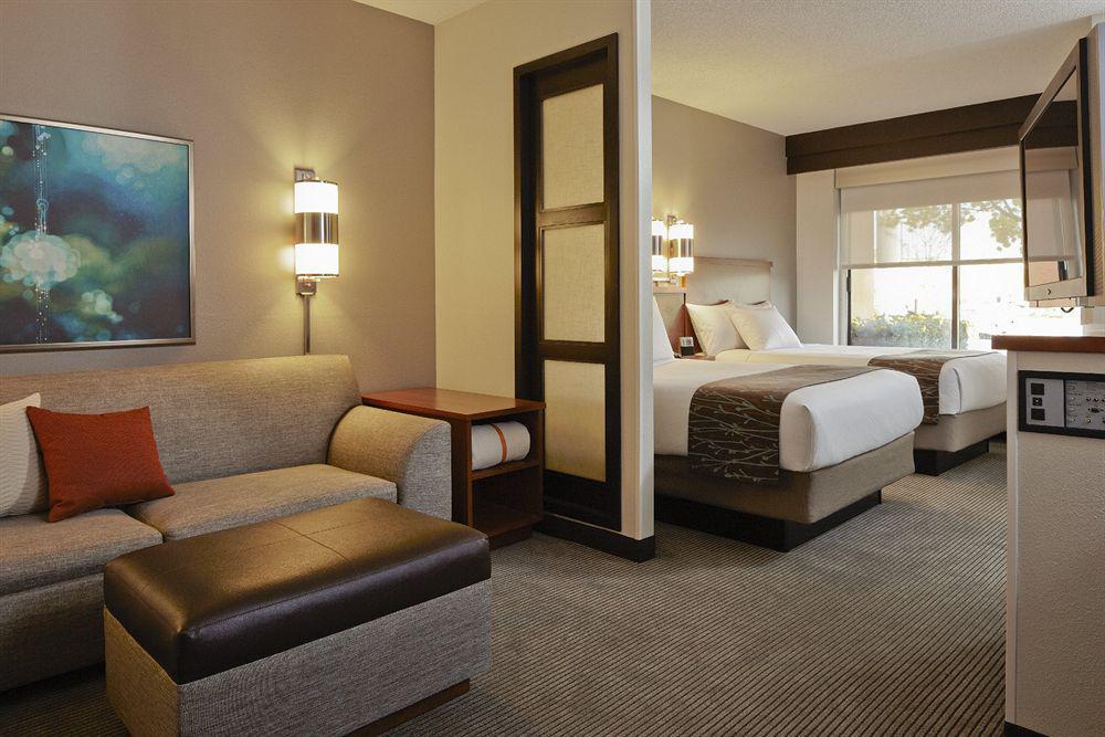 Hyatt Place Denver Airport 3*