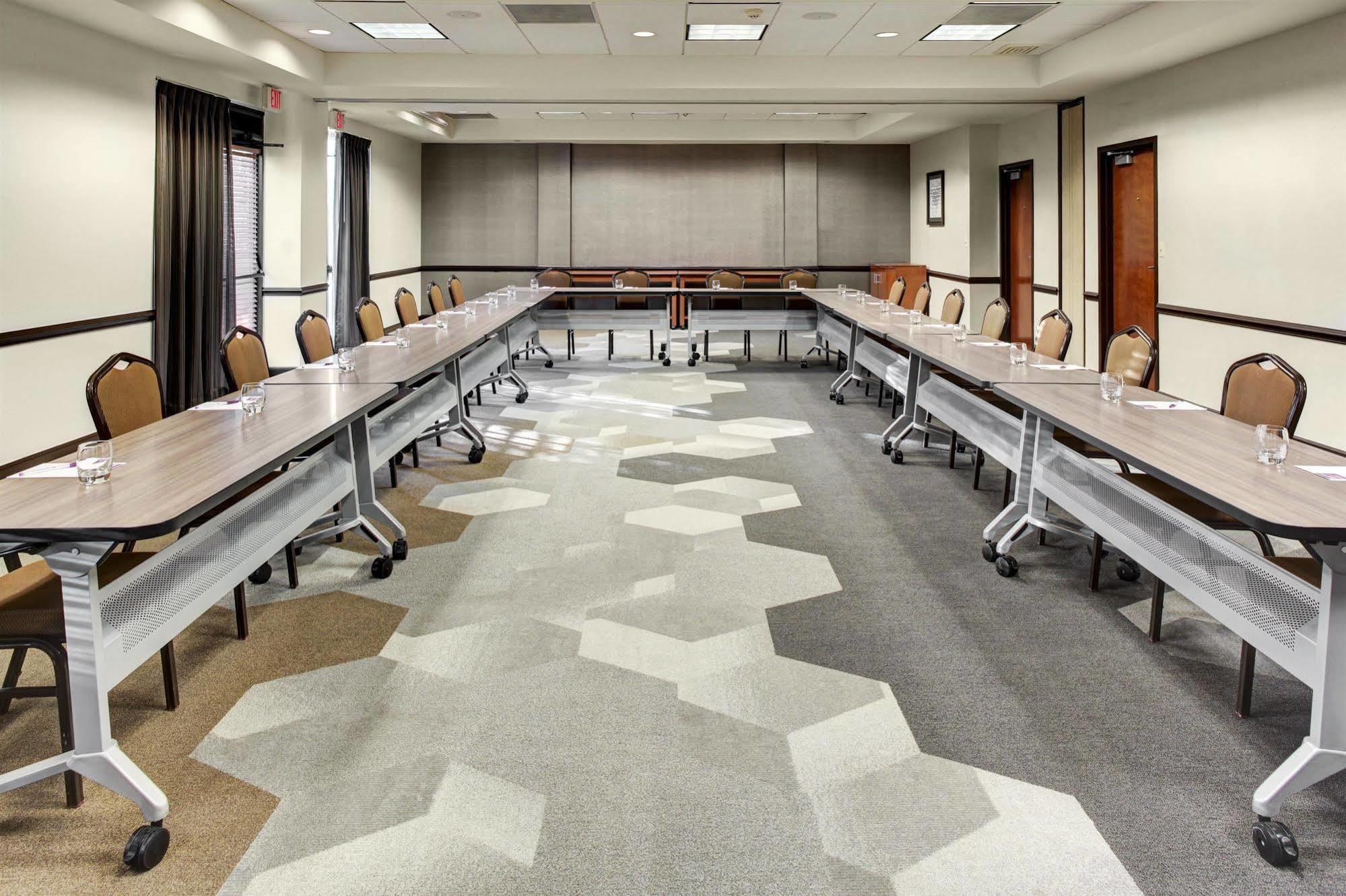 Hyatt Place Denver Airport 3*